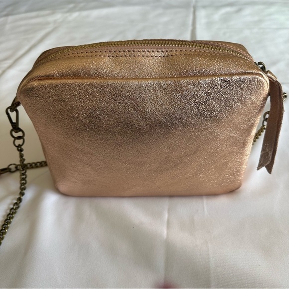 RoseGold Textured Crossbody Bag with Adjustable Strap Metallic Leather Bag - Picture 8 of 9
